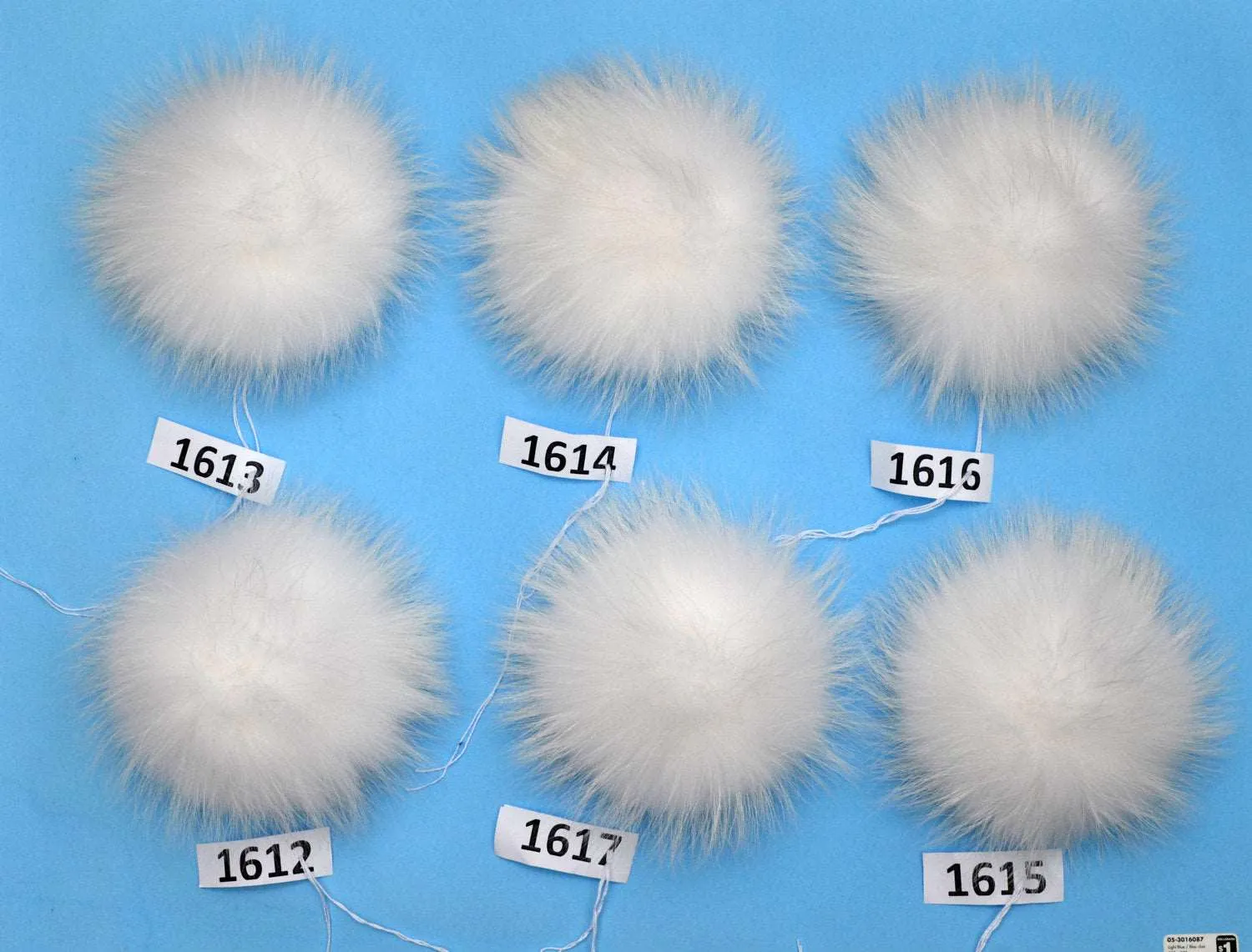 8,5-9" EXTRA LARGE WHITE Pom Poms! White Raccoon Pom Pom Giant Pom Pom for Chunky Hat Beanie Tuque Winter Knit Hats  Puff Fluffy Fur Ball