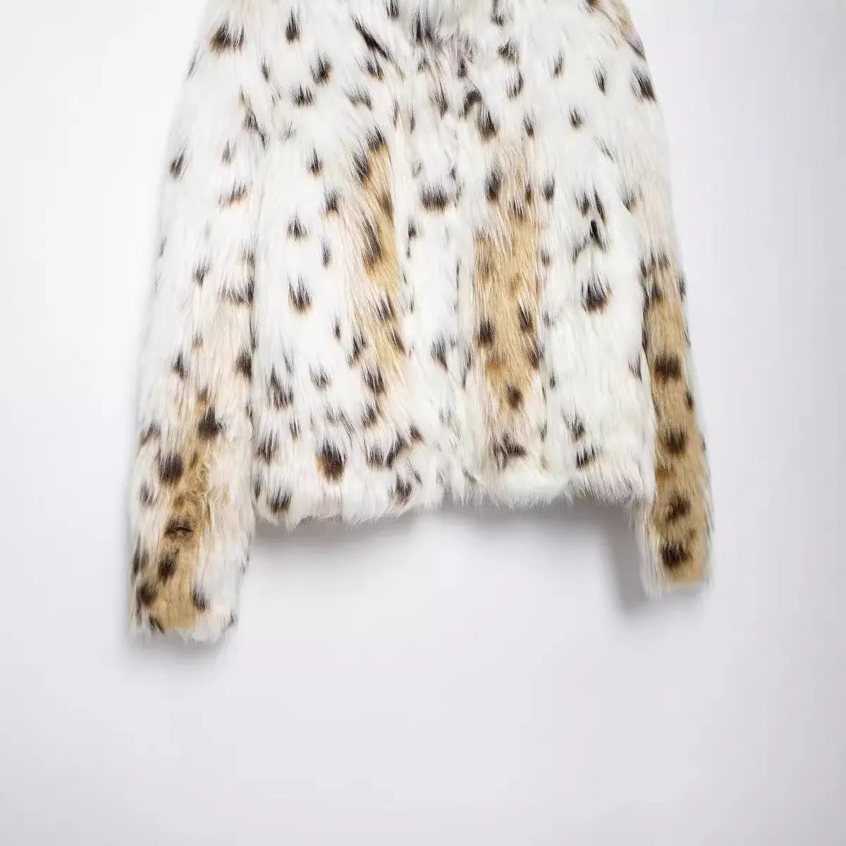 Halloy™ Contrast Color Faux Fur Jacket