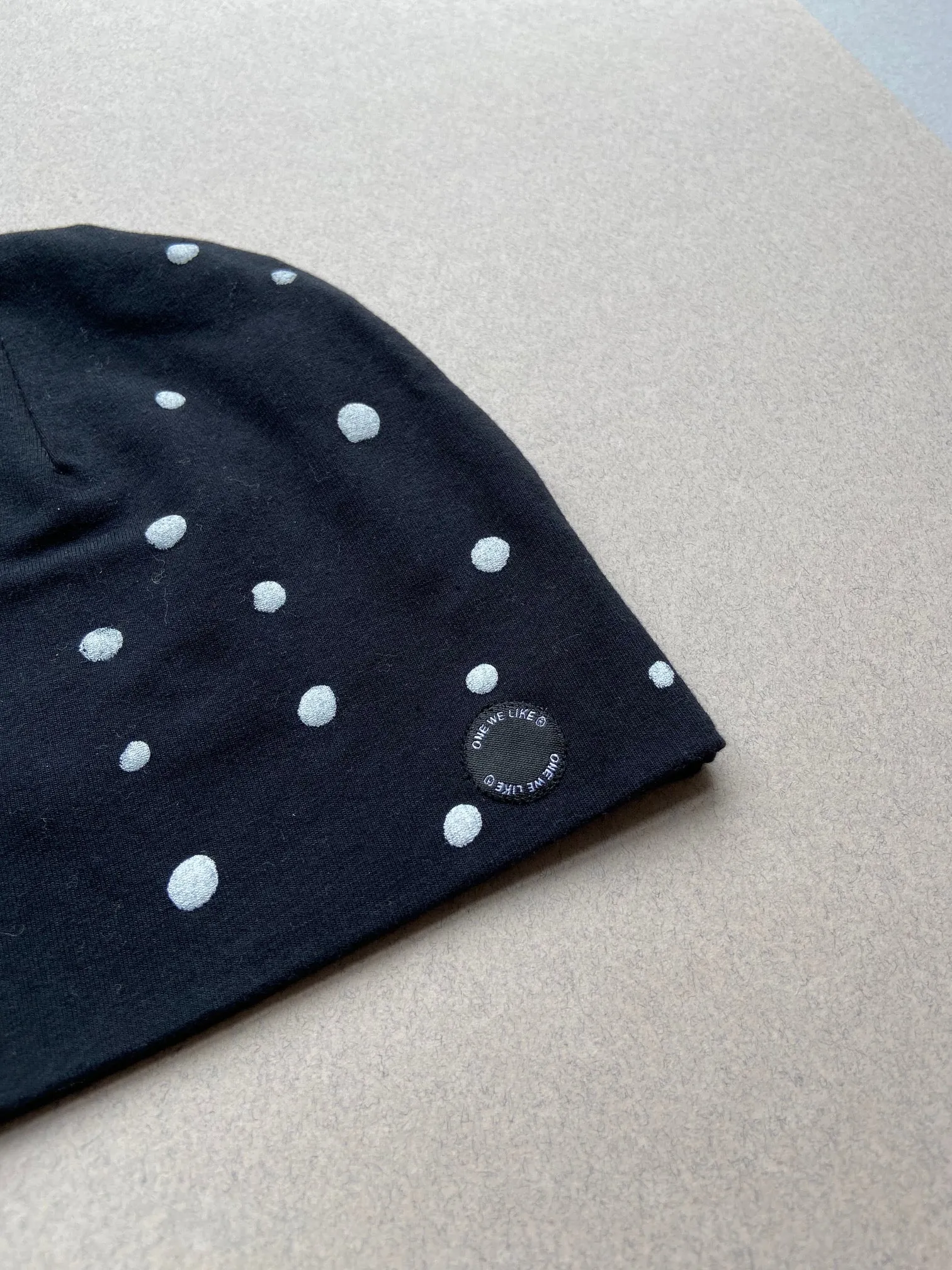 HAT DOTS BLACK