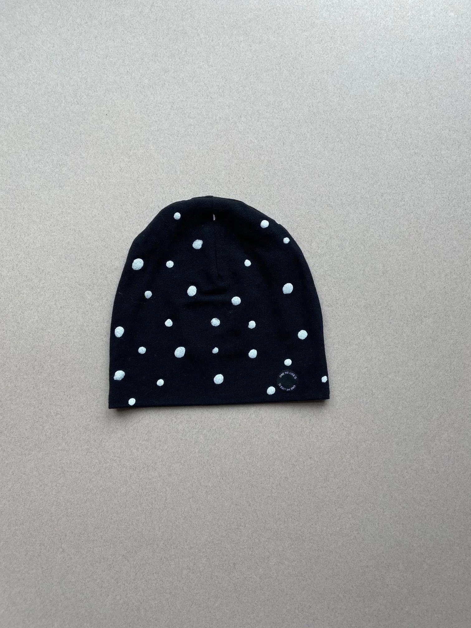 HAT DOTS BLACK