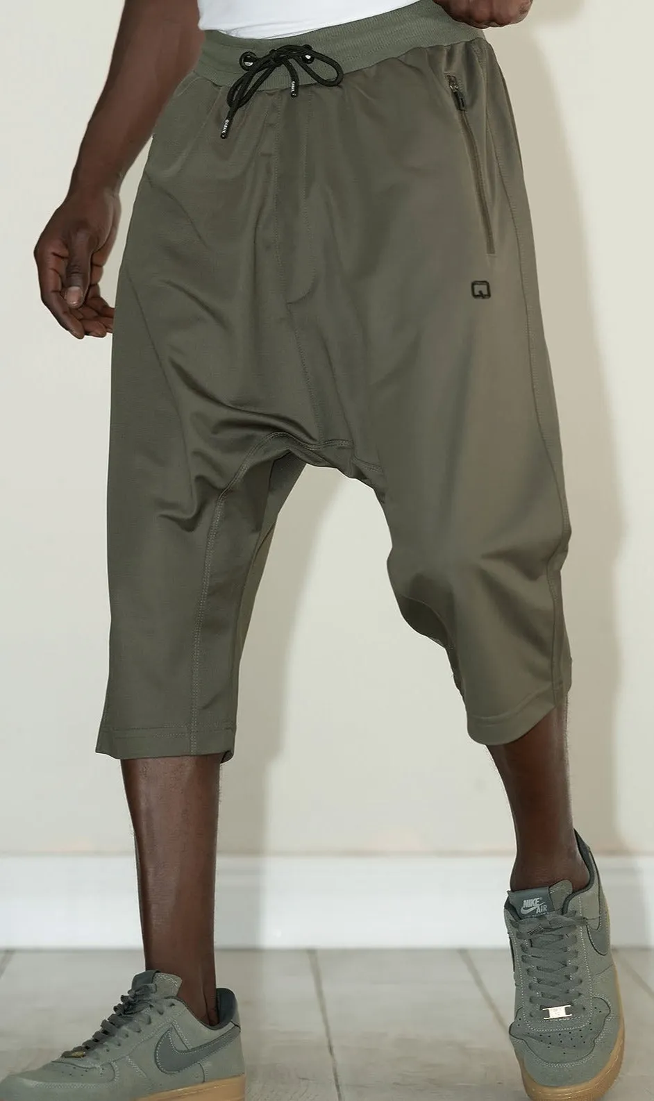 QL Relaxed Lightweight Cropped Joggers in Khaki