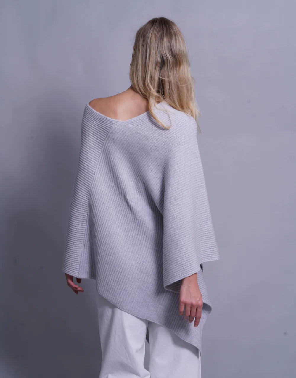 Thick Ribbed Poncho in Silver