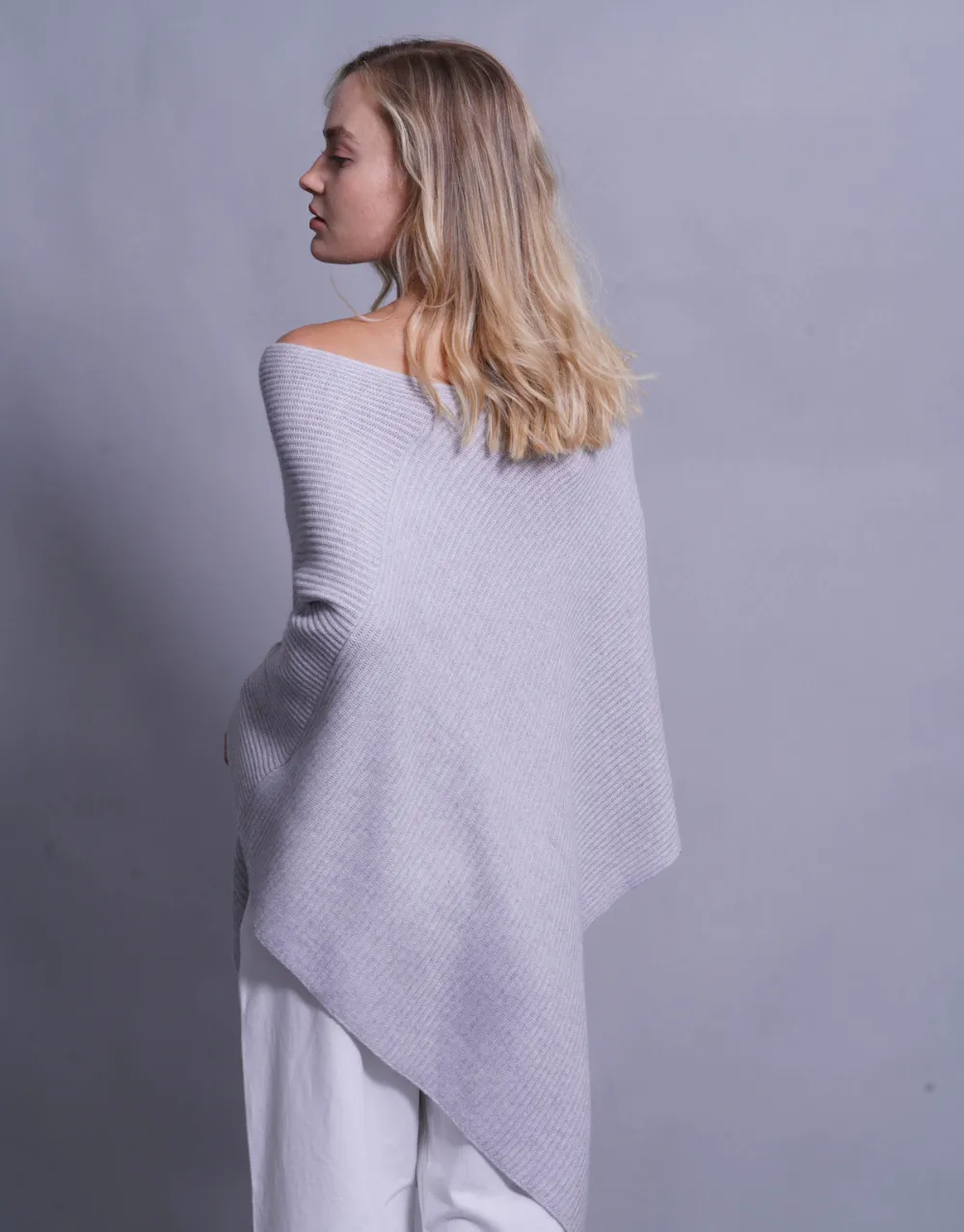 Thick Ribbed Poncho in Silver